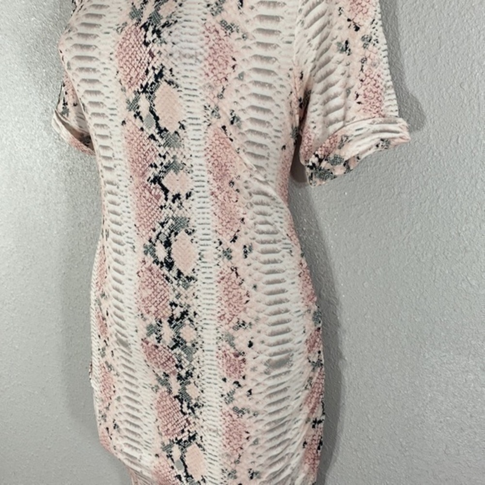 Isabella Oliver for a Pea in the Pod pink snake print midi dress - Picture 6 of 11